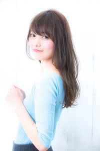 うる艶ストレートヘア×柔らかい自然な毛先パーマ